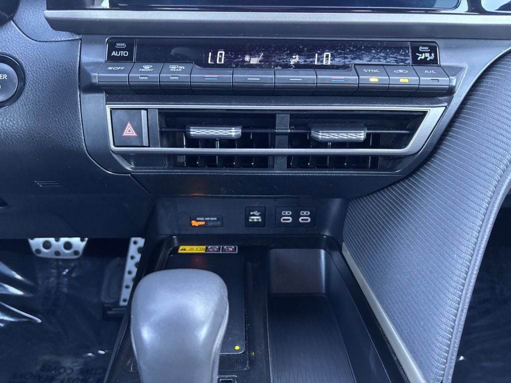 2025 Toyota Camry SE - Photo 21