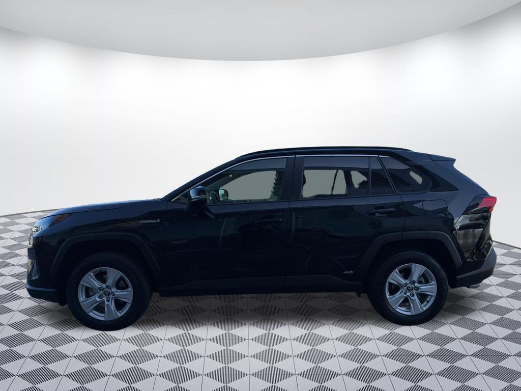 2021 Toyota RAV4 Hybrid LE photo 4