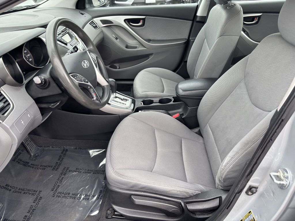 2011 Hyundai Elantra GLS - Photo 12