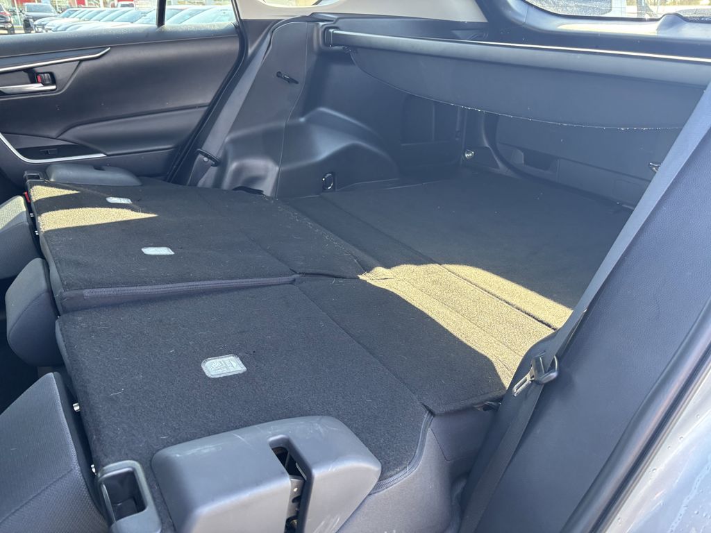 2025 Toyota RAV4 XLE - Photo 24