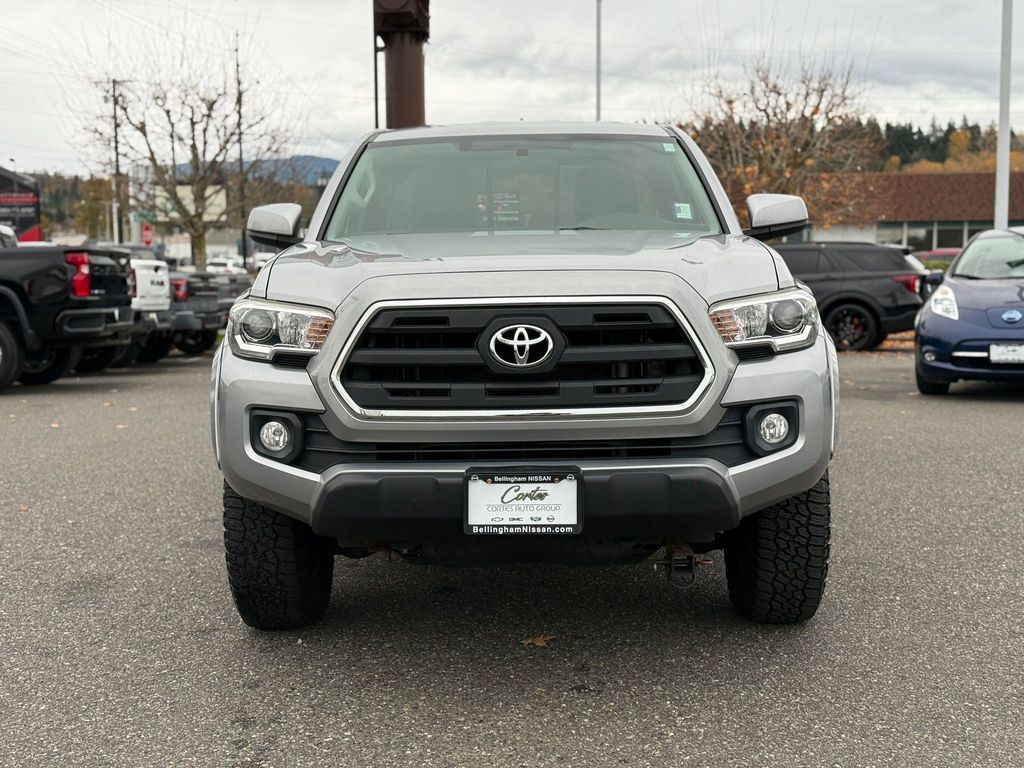 2017 Toyota Tacoma SR5 photo 2