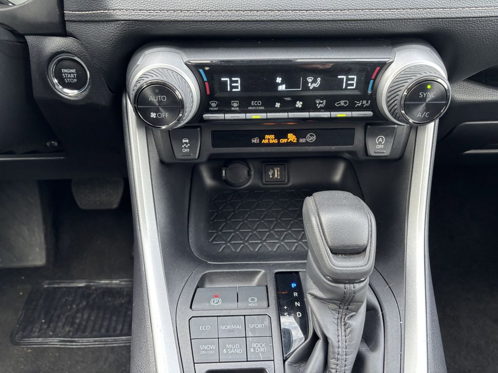 2024 Toyota RAV4 XLE - Photo 20