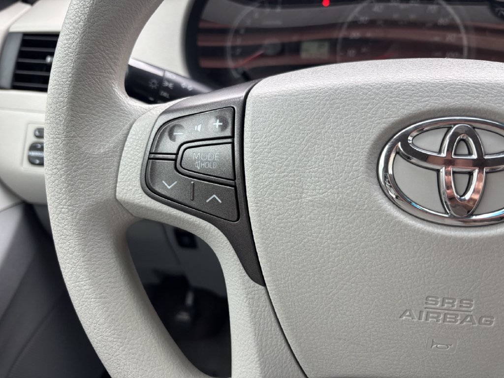 2013 Toyota Sienna LE - Photo 16