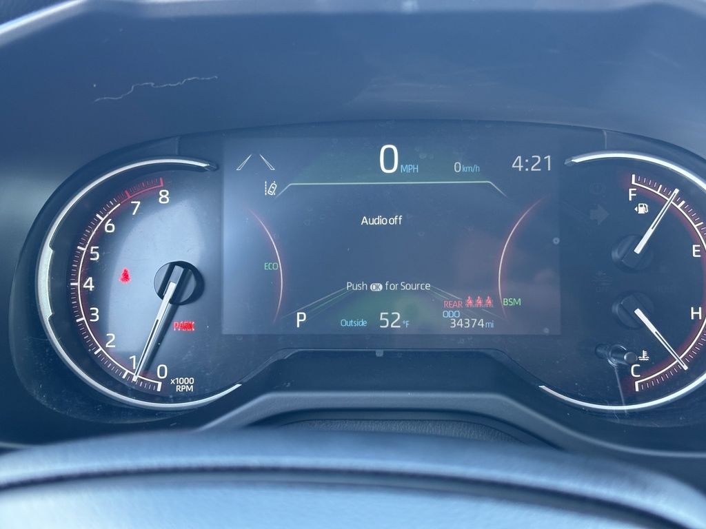 2025 Toyota RAV4 XLE - Photo 15