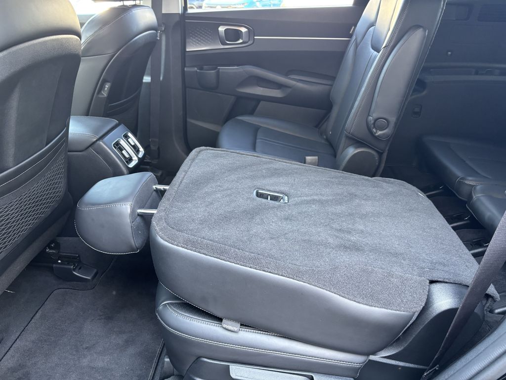 2025 Kia Sorento EX - Photo 24