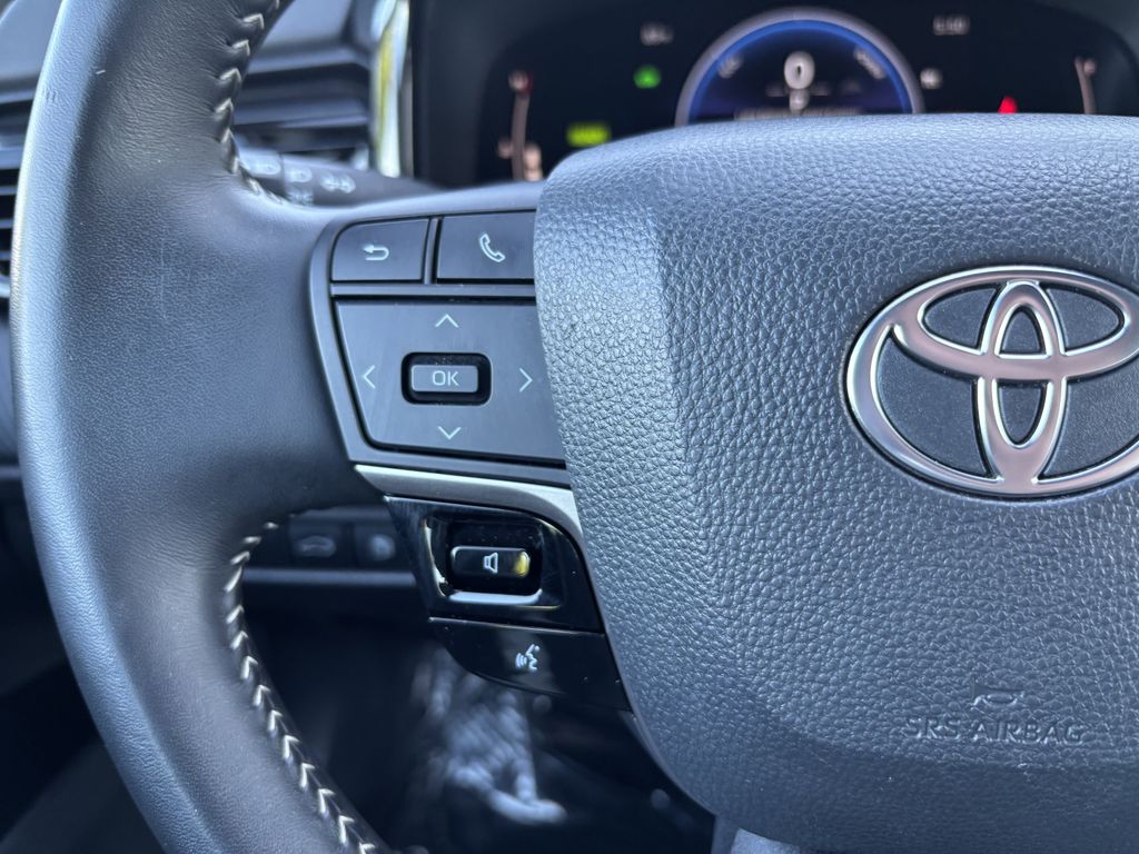 2025 Toyota Camry SE - Photo 16