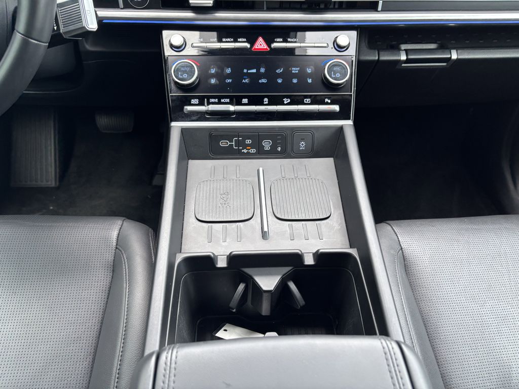 2025 Hyundai Santa Fe Limited - Photo 18