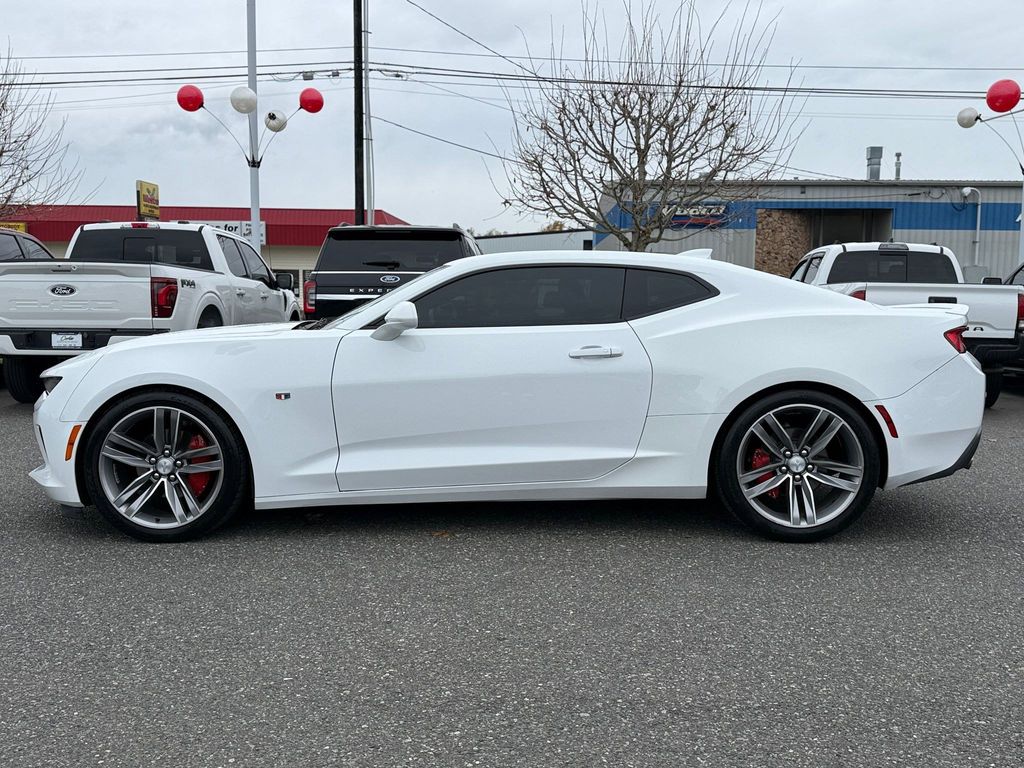 2017 Chevrolet Camaro 1LT photo 4