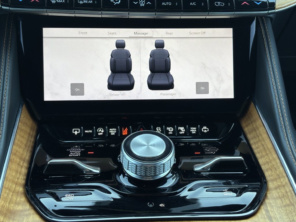 2024 Jeep Grand Wagoneer L Series III - Photo 17