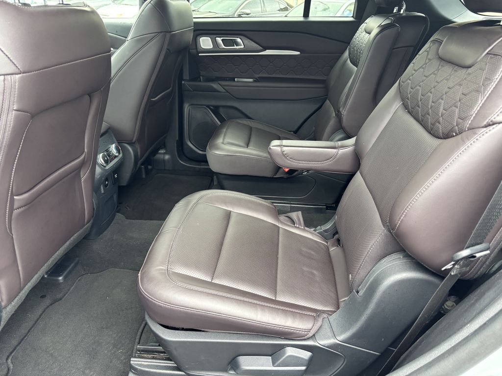 2025 Ford Explorer Platinum - Photo 24