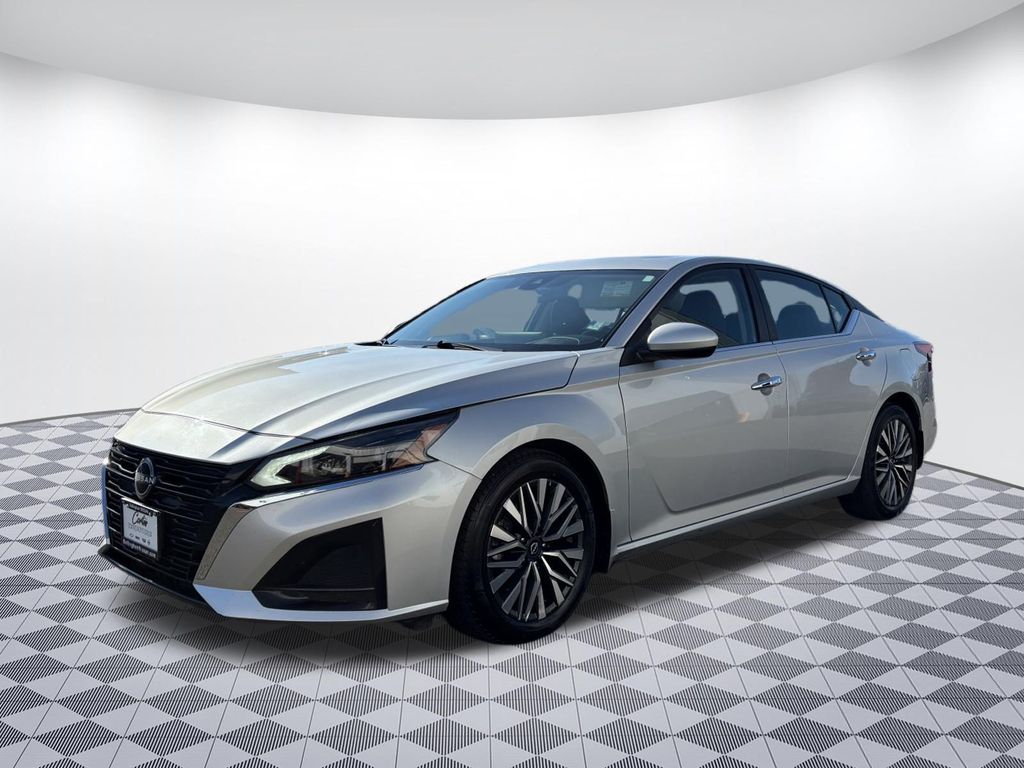 2024 Nissan Altima SV - Photo 3