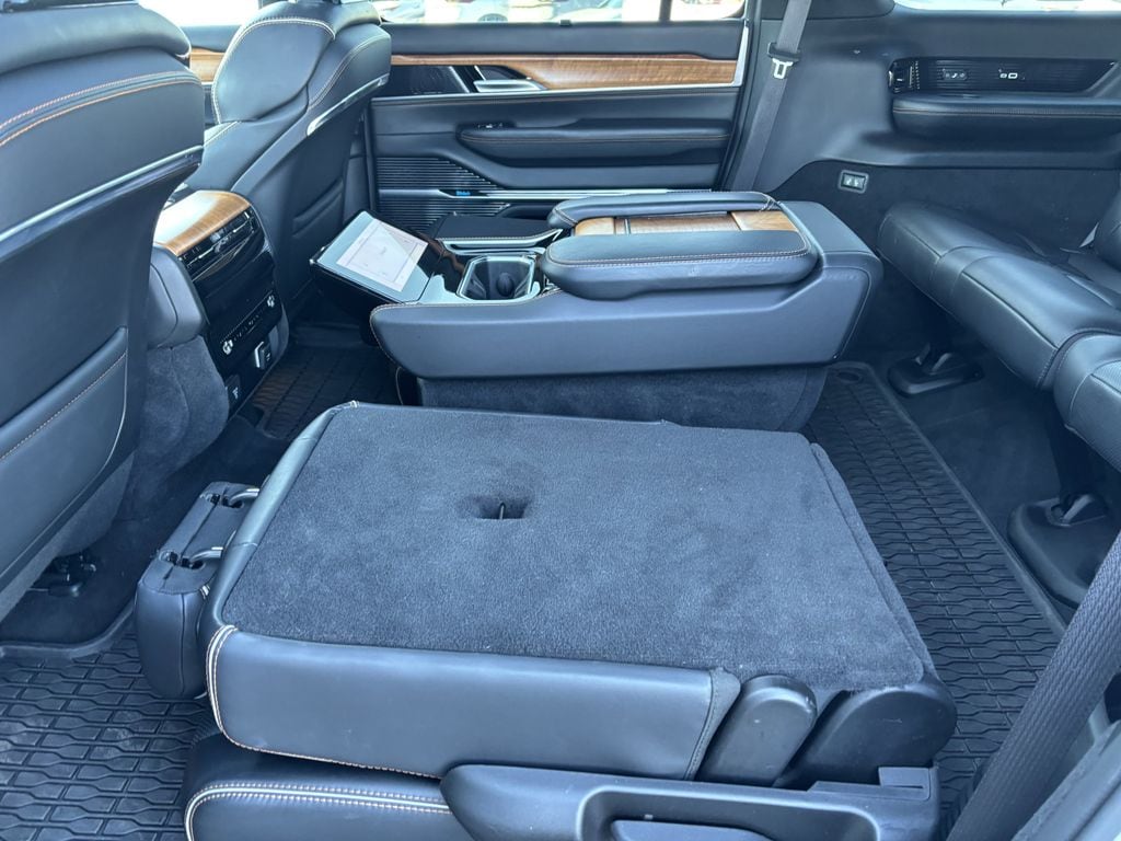 2024 Jeep Grand Wagoneer L Series III - Photo 27