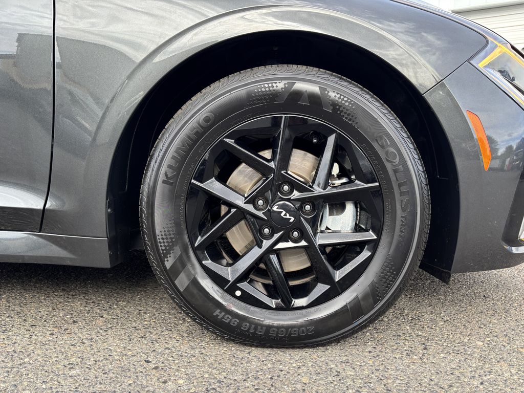 2026 Kia K5 LXS - Photo 9
