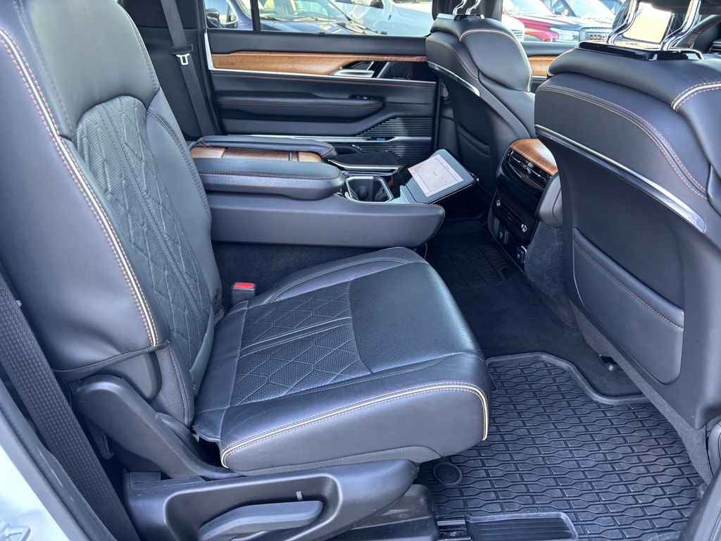 2024 Jeep Grand Wagoneer L Series III - Photo 32