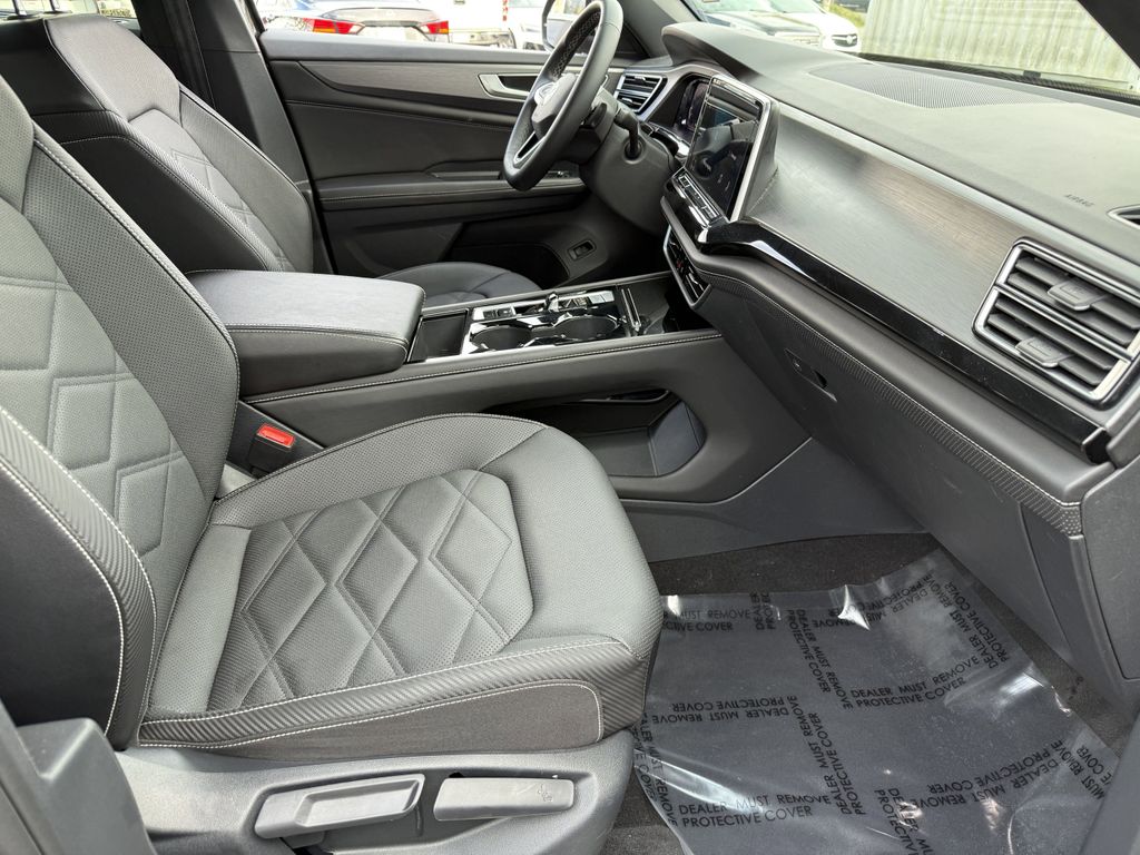 2025 Volkswagen Atlas Cross Sport SE w/Tech - Photo 30