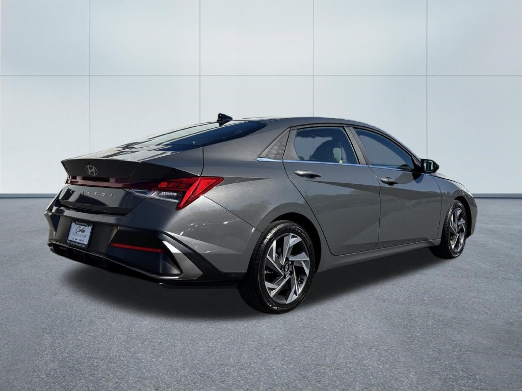 2025 Hyundai Elantra SEL - Photo 7