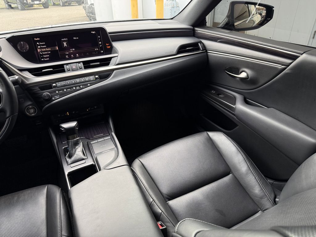 2019 Lexus ES 350 - Photo 23