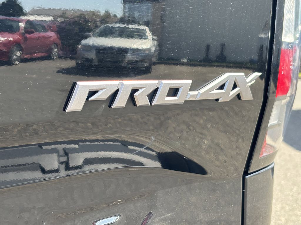 2022 Nissan Frontier PRO-4X - Photo 11