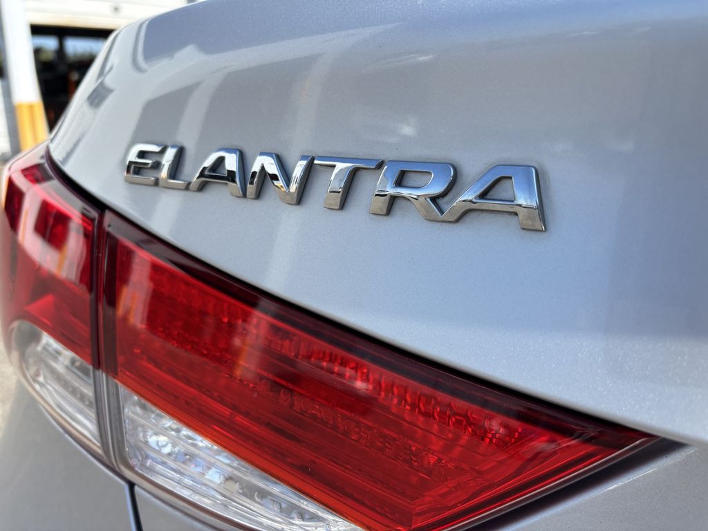 2013 Hyundai Elantra Limited - Photo 11