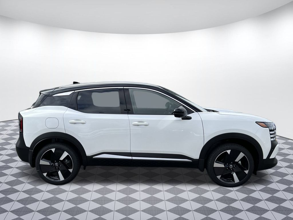 2025 Nissan Kicks SR photo 2
