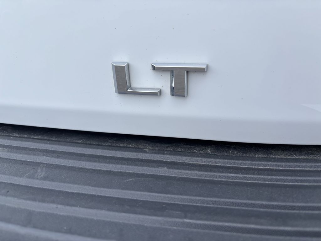 2024 Chevrolet Suburban LT - Photo 11