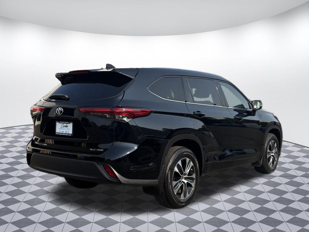 2021 Toyota Highlander XLE - Photo 7