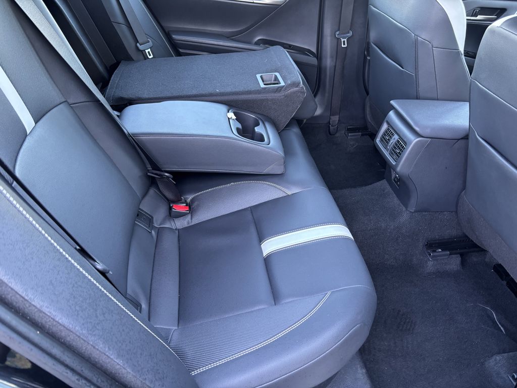 2025 Toyota Camry SE - Photo 31