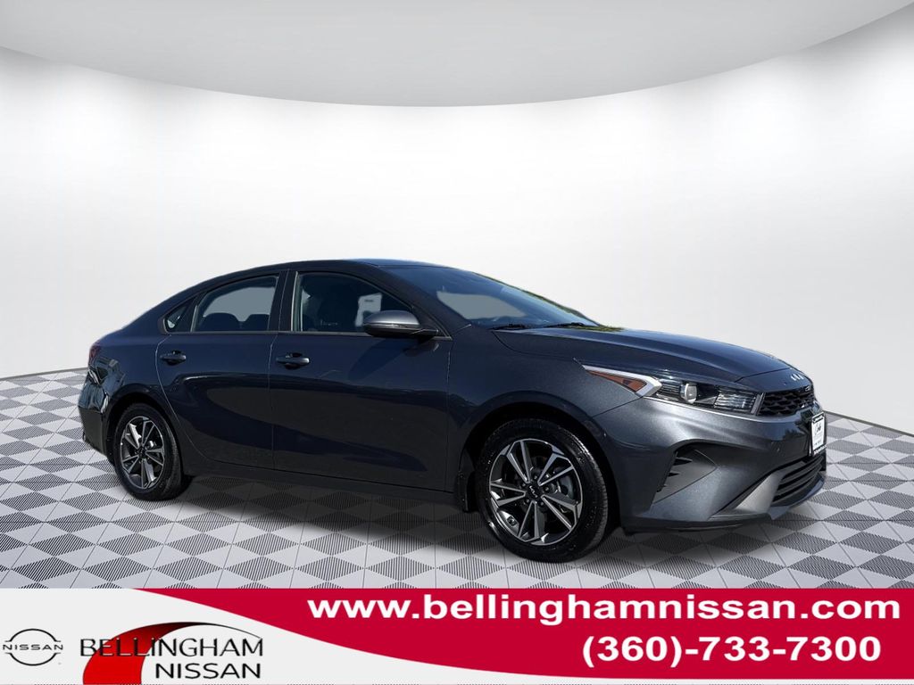 2023 Kia Forte LXS AT's photo
