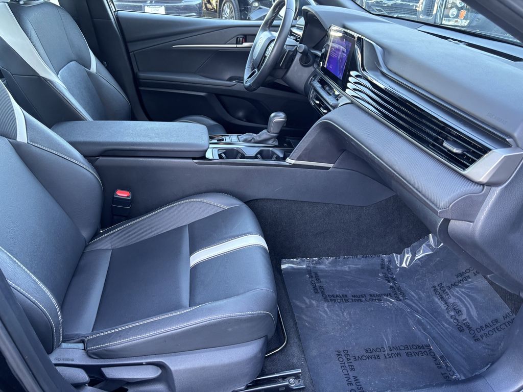 2025 Toyota Camry SE - Photo 32