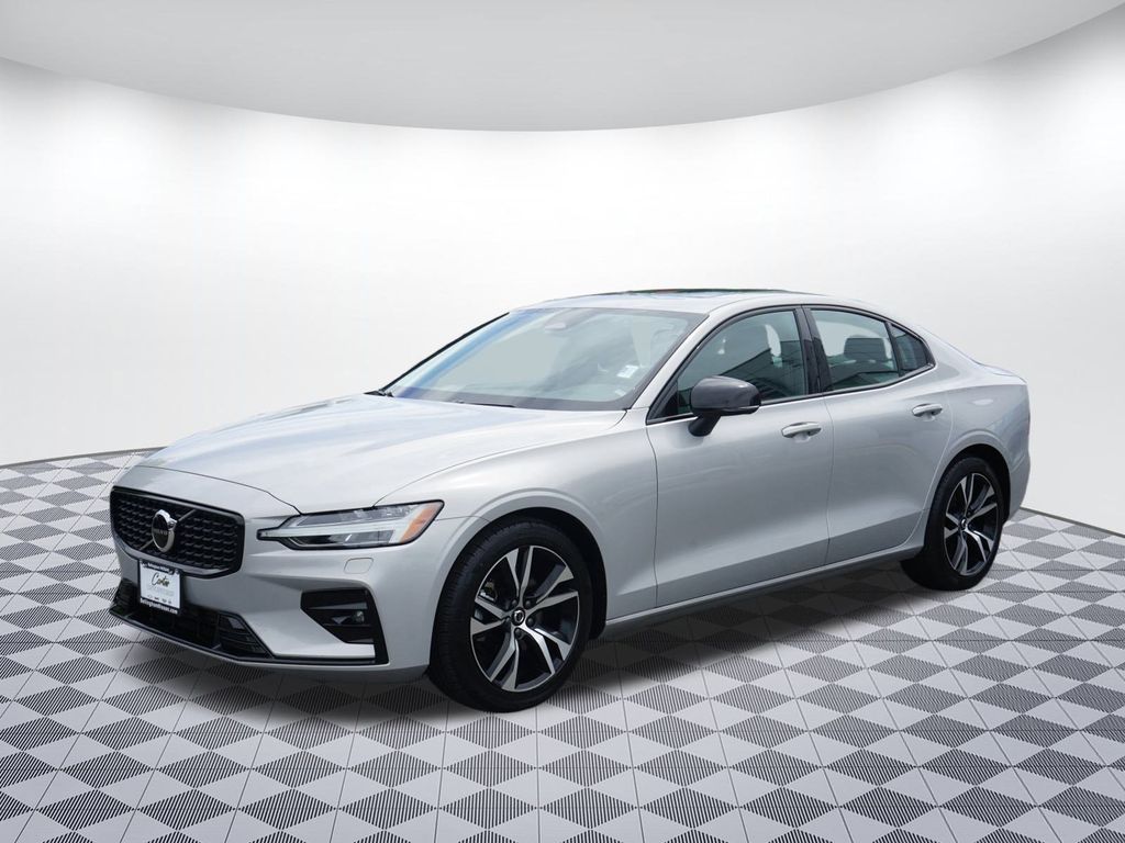 2025 Volvo S60 B5 photo 3