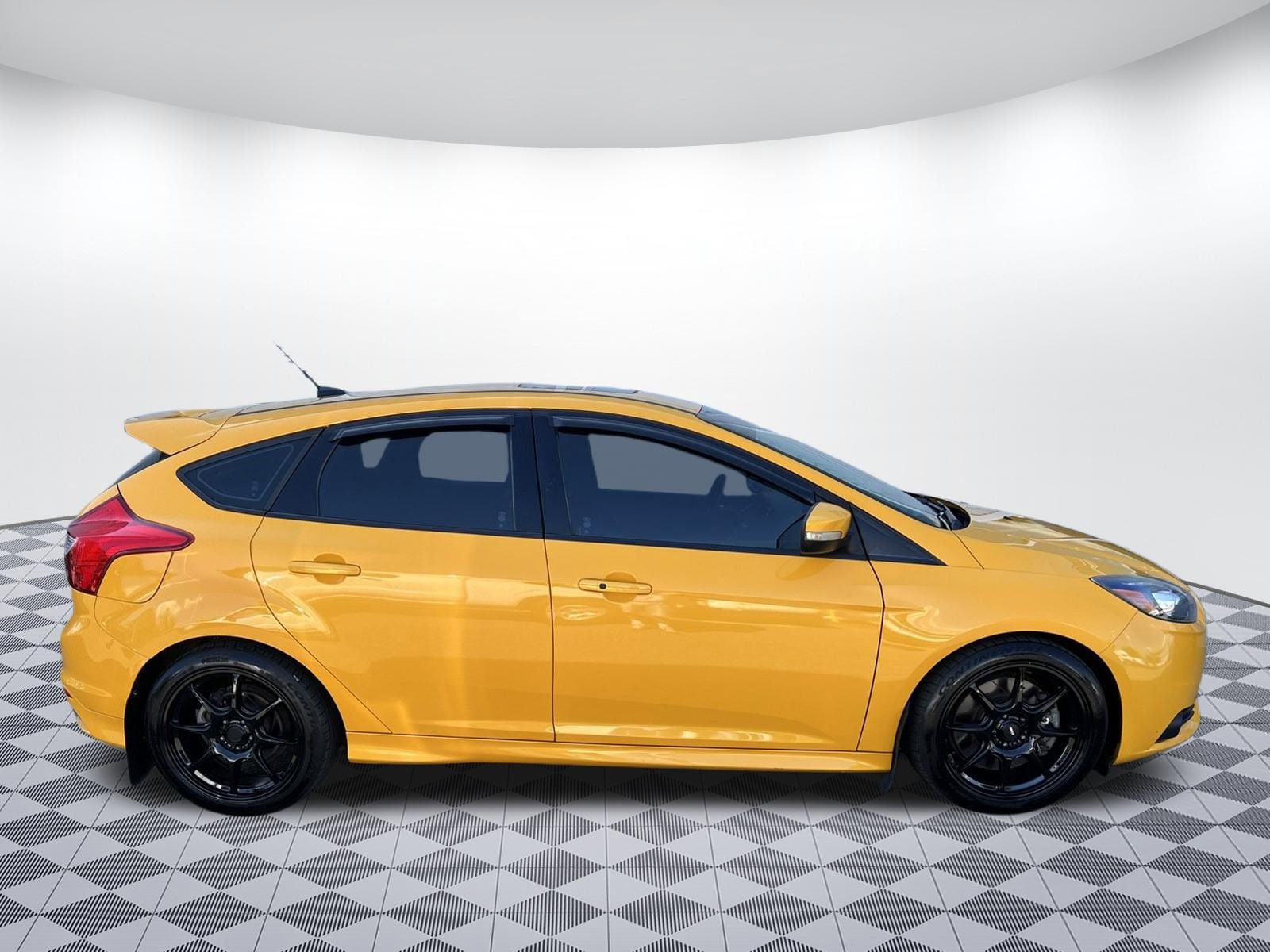 Used 2014 Ford Focus ST with VIN 1FADP3L92EL443142 for sale in Bellingham, WA
