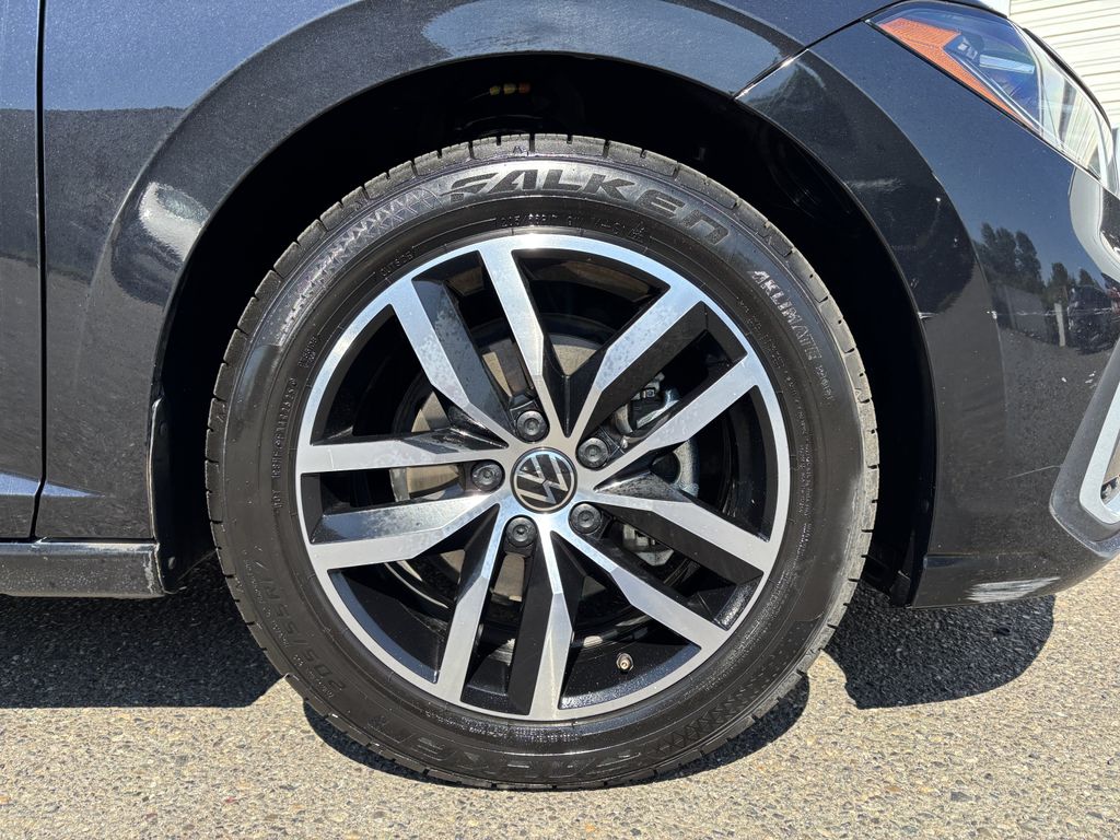2025 Volkswagen Jetta SE - Photo 9