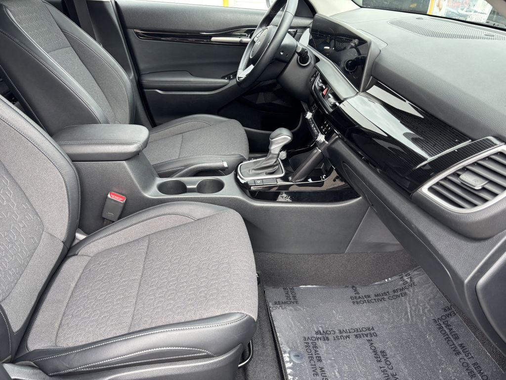 2025 Kia Seltos S - Photo 28