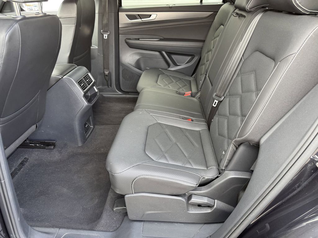 2025 Volkswagen Atlas Cross Sport SE w/Tech - Photo 24