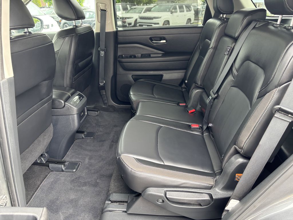 2025 Nissan Pathfinder SL - Photo 23