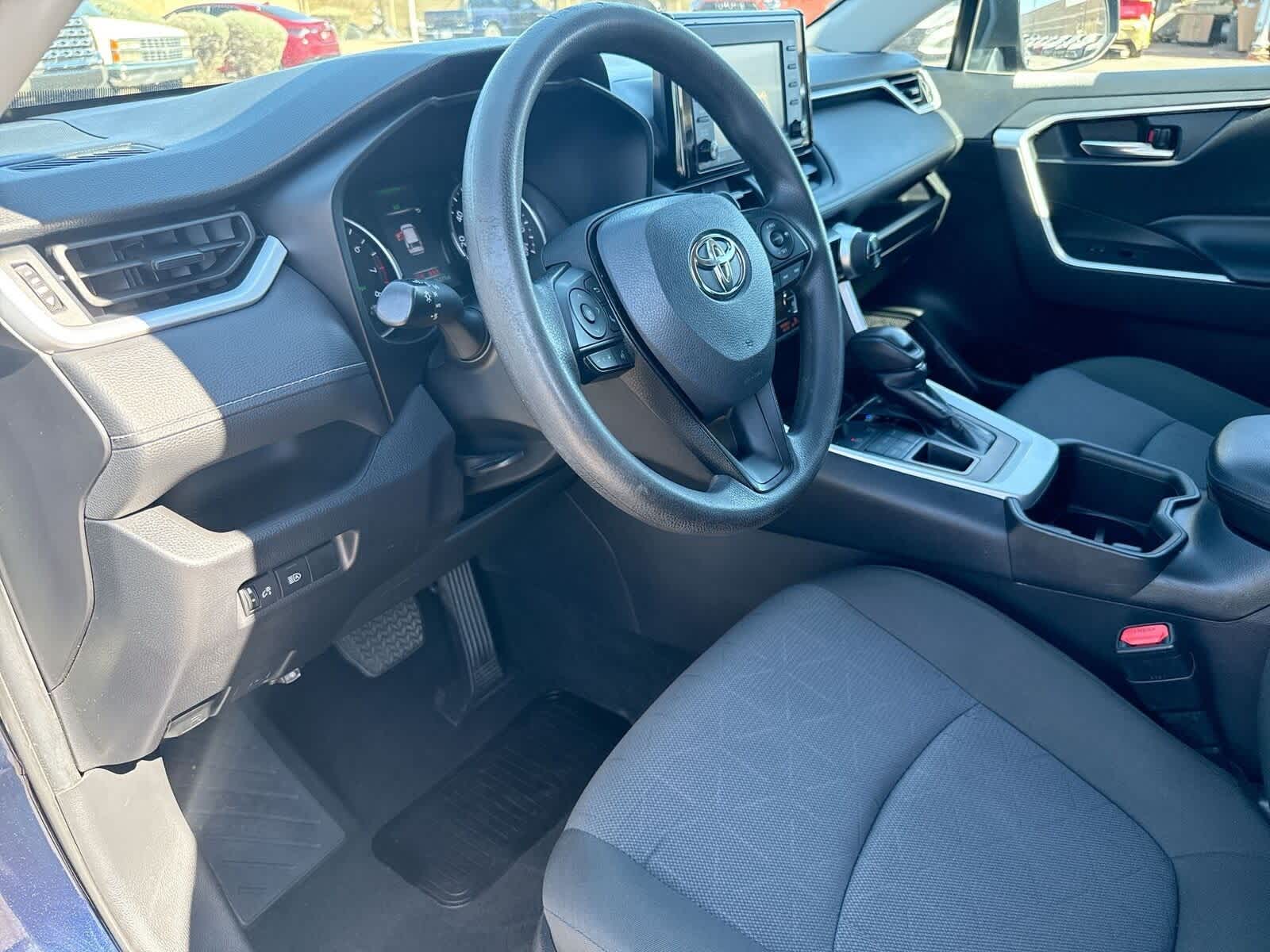 Thumbnail: 2022 Toyota RAV4 - 16