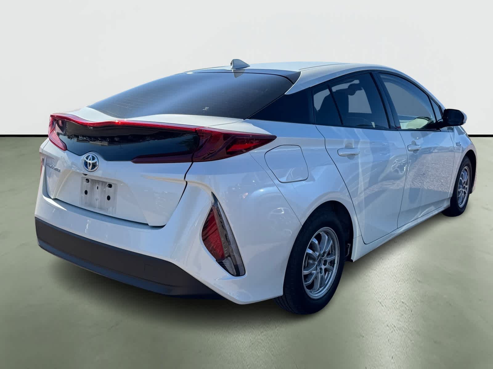 Thumbnail: 2017 Toyota Prius Prime - 4
