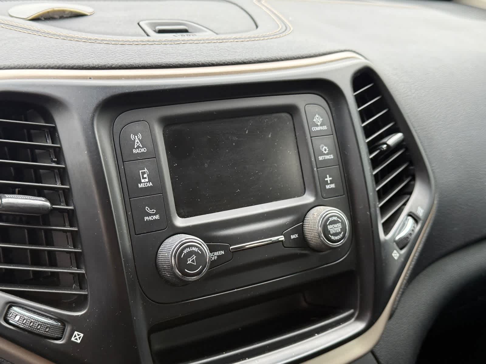 Thumbnail: 2016 Jeep Cherokee - 19