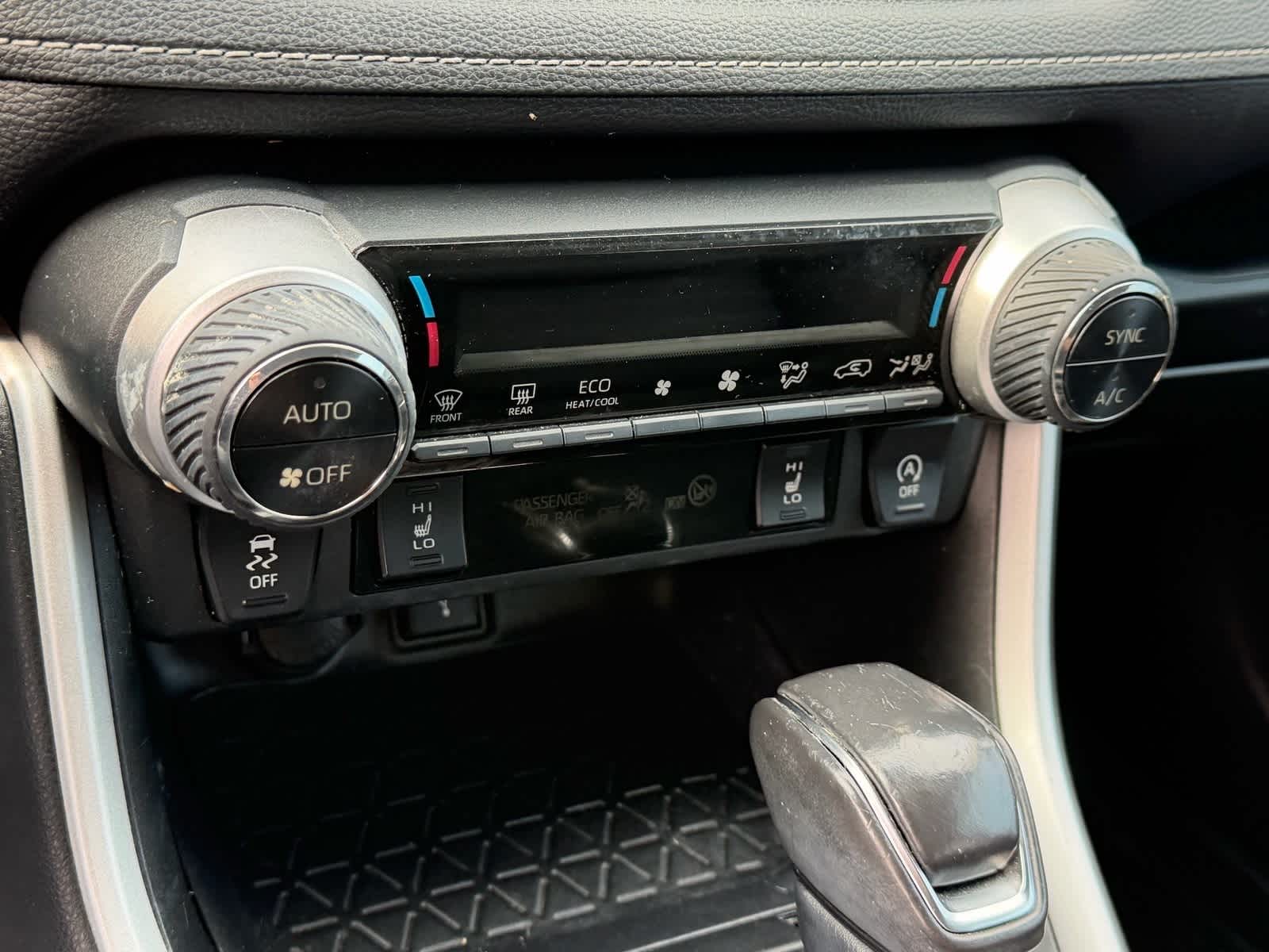 Thumbnail: 2021 Toyota RAV4 - 12