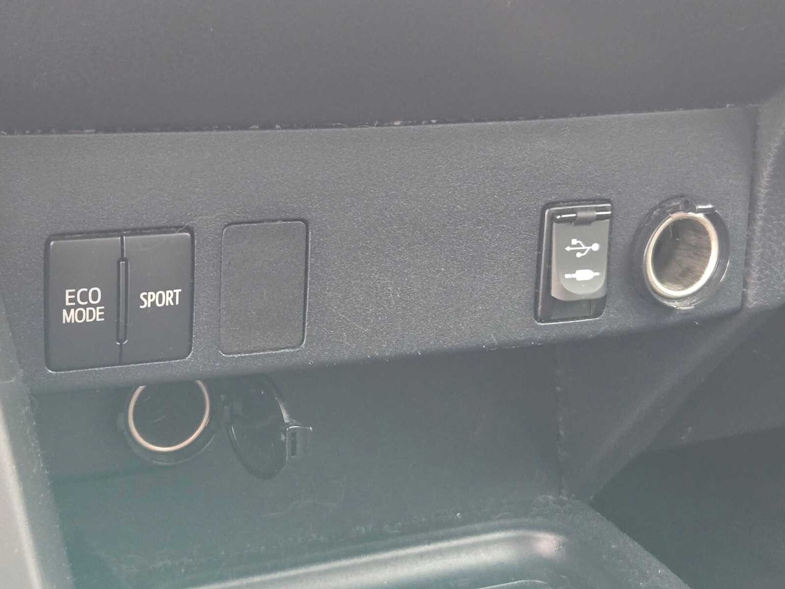 Thumbnail: 2018 Toyota RAV4 - 10