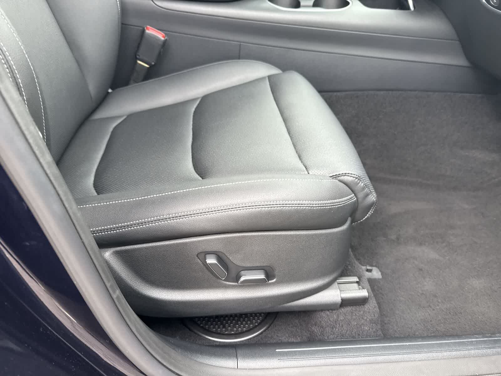 Thumbnail: 2025 Genesis GV70 - 12