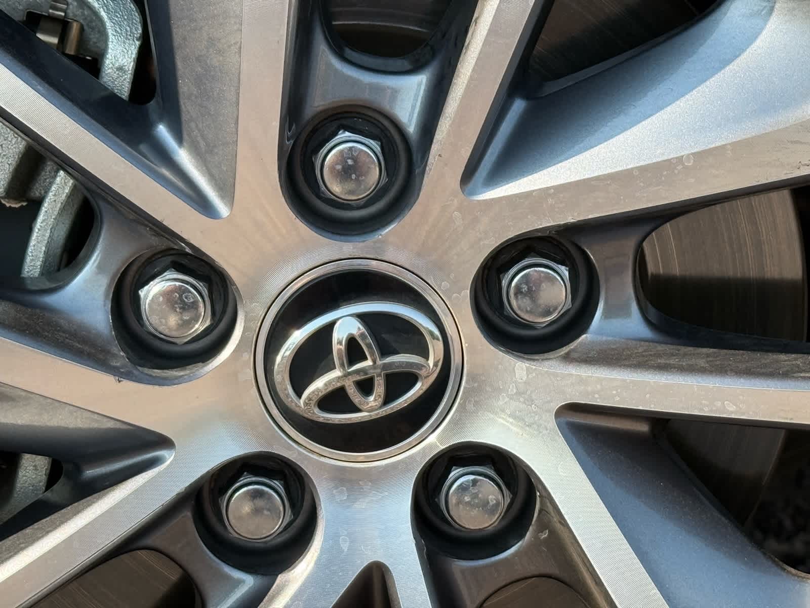 Thumbnail: 2017 Toyota RAV4 - 10