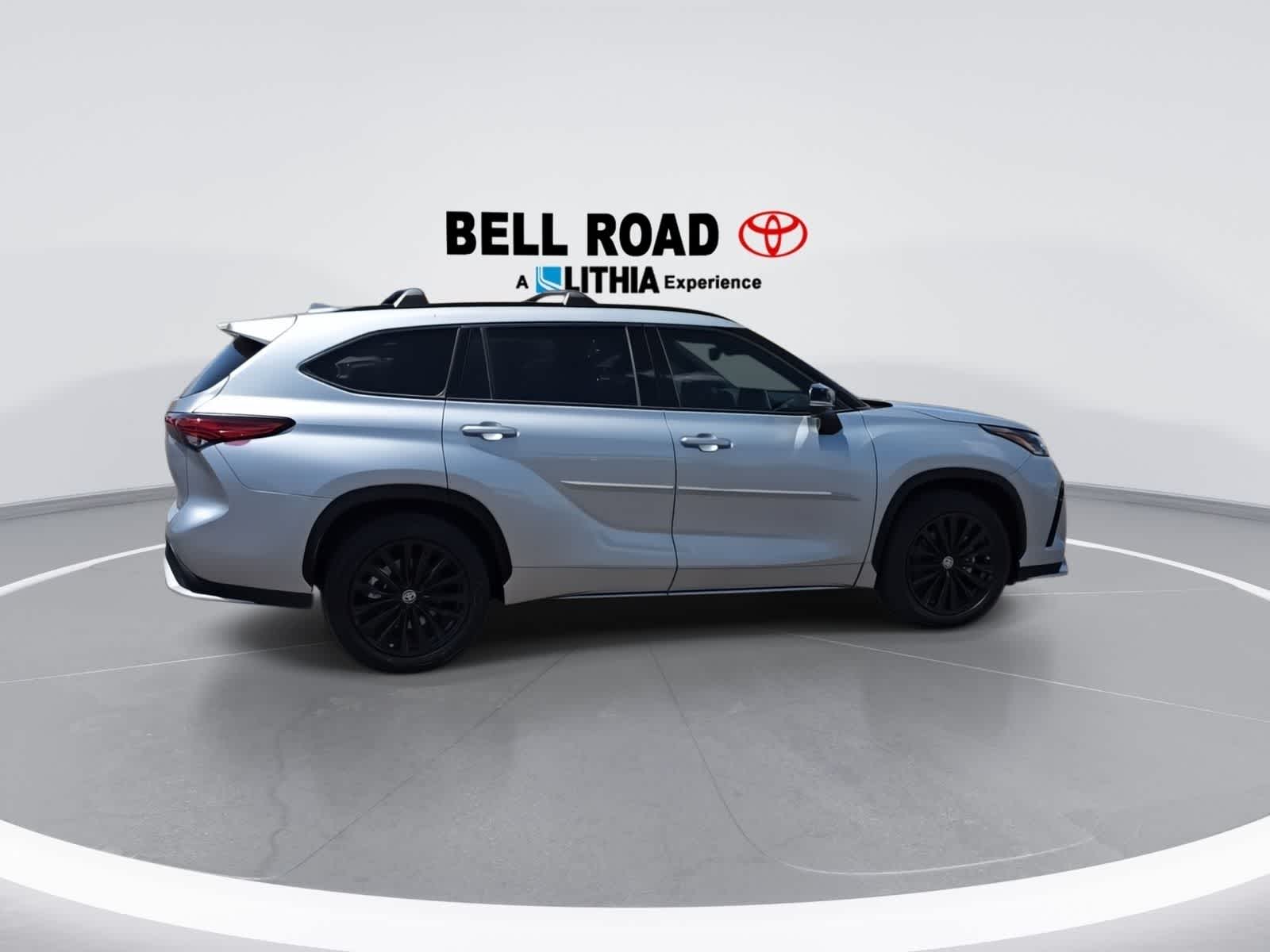 Thumbnail: 2023 Toyota Highlander - 9