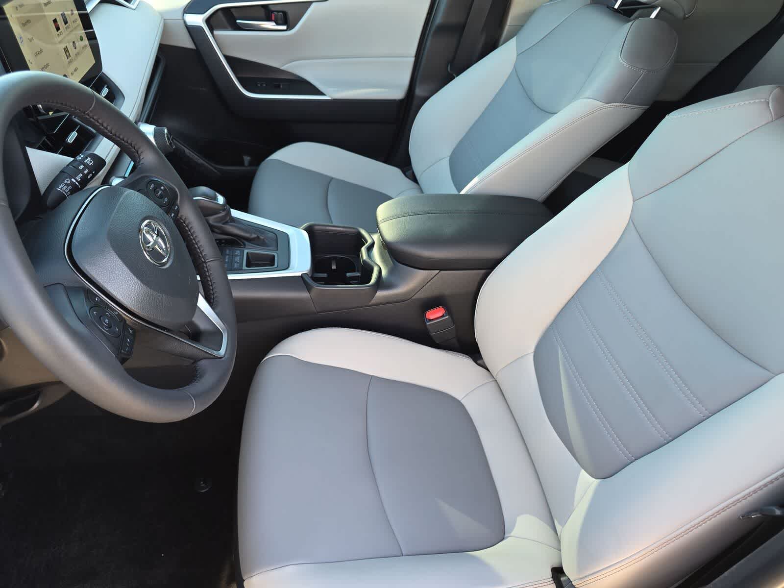 Thumbnail: 2025 Toyota RAV4 - 17