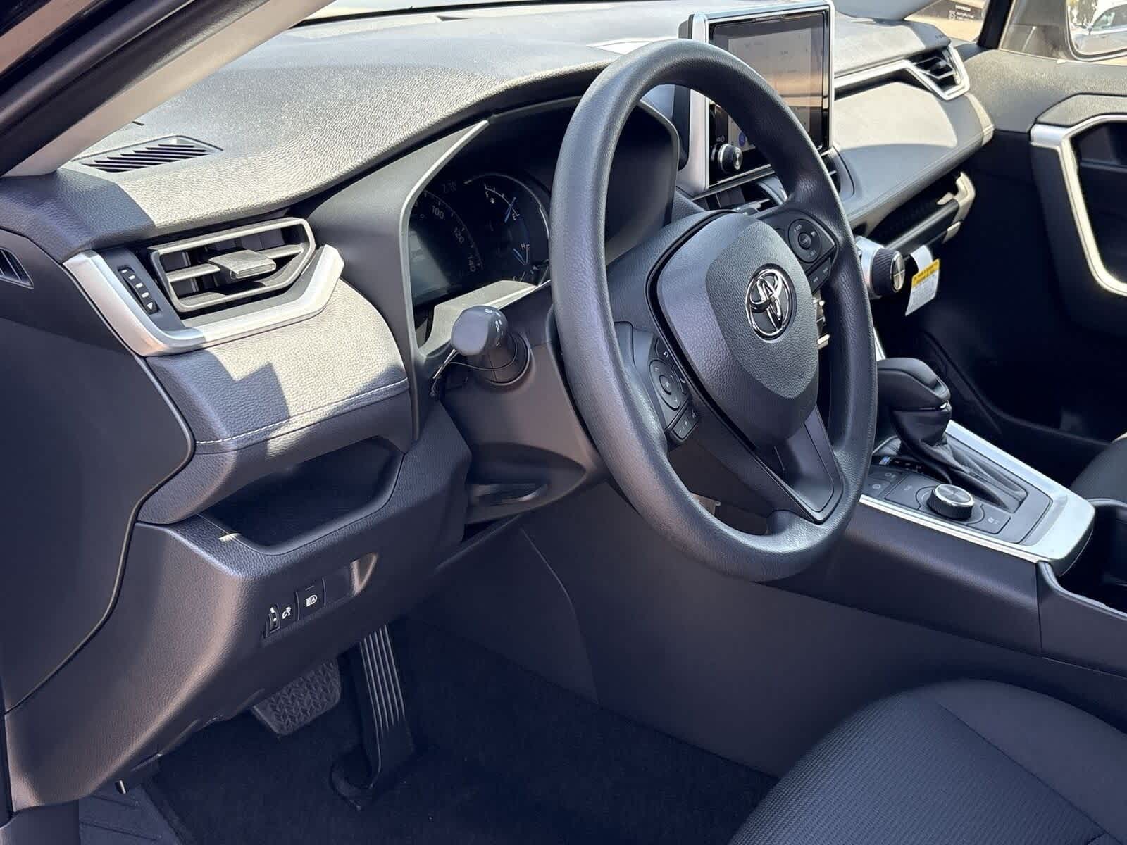 Thumbnail: 2025 Toyota RAV4 - 16