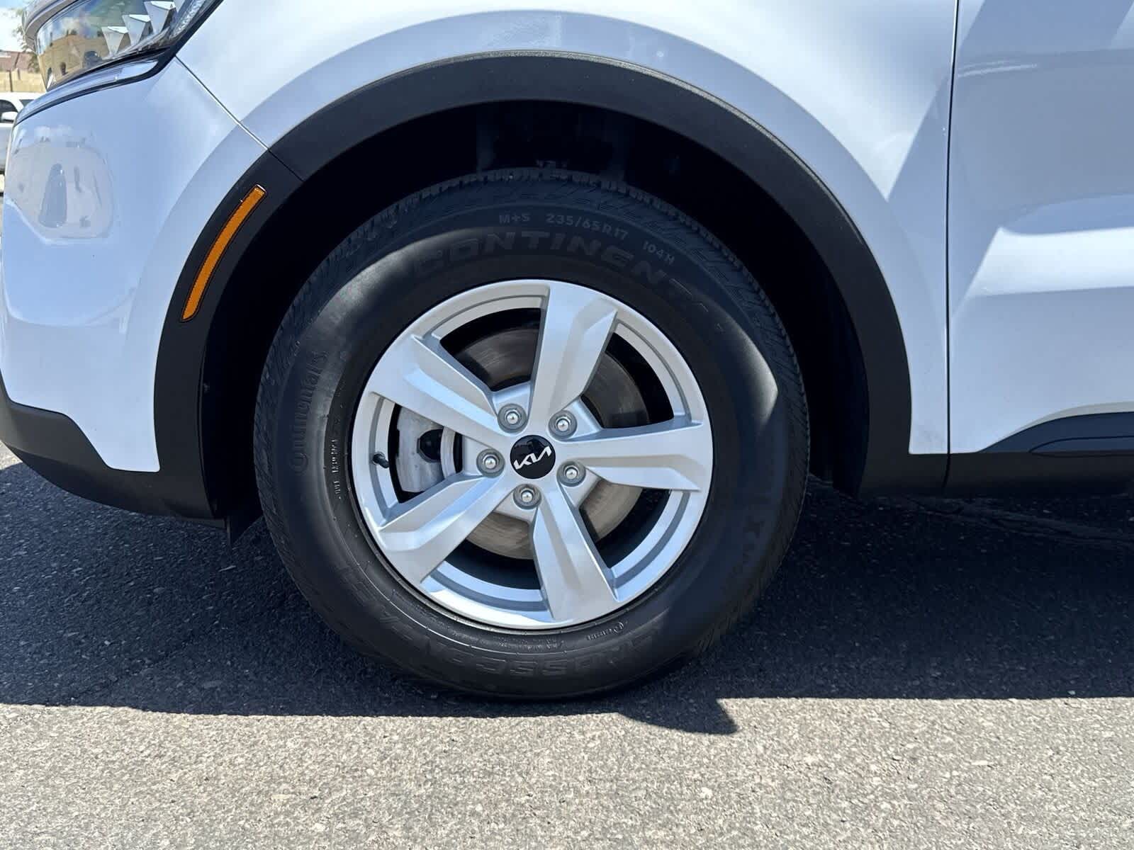 2022 Kia Sorento LX 10