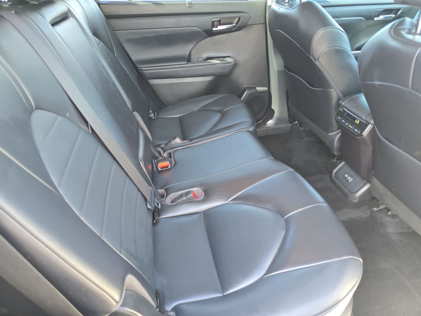 Thumbnail: 2022 Toyota Highlander - 14