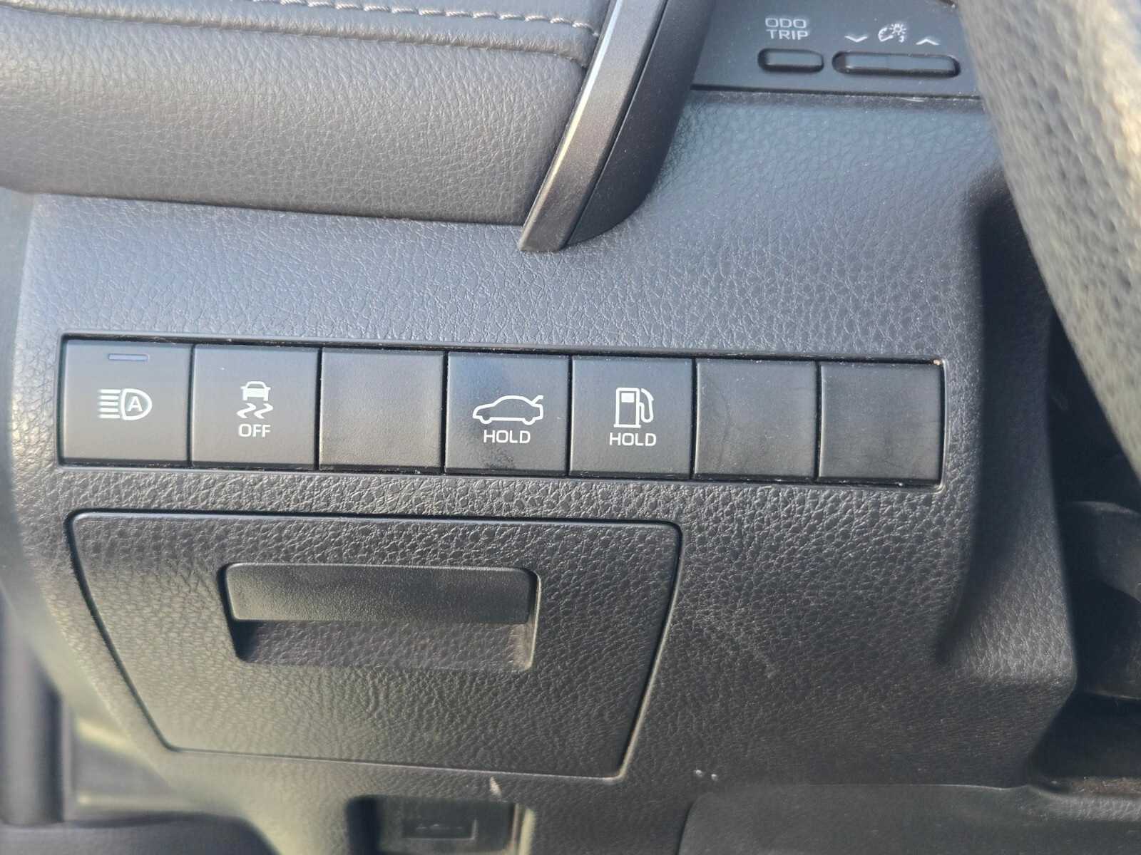 Thumbnail: 2022 Toyota Camry - 16