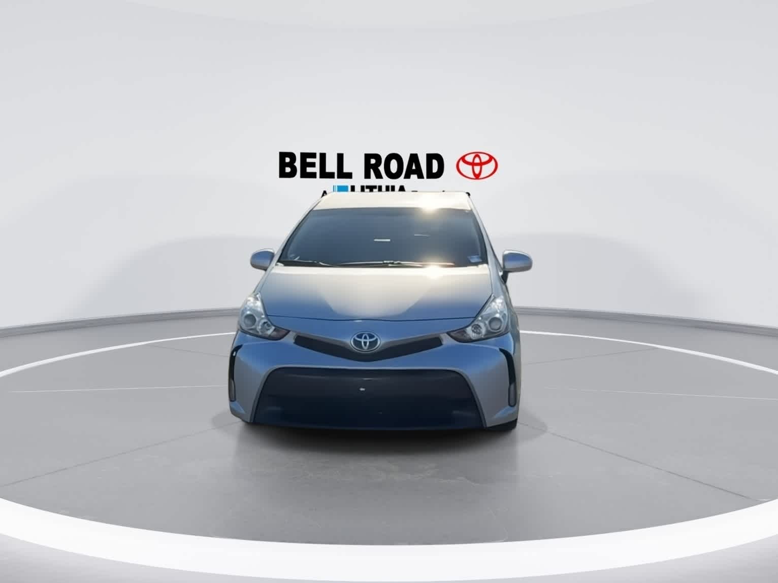 Thumbnail: 2017 Toyota Prius v - 3