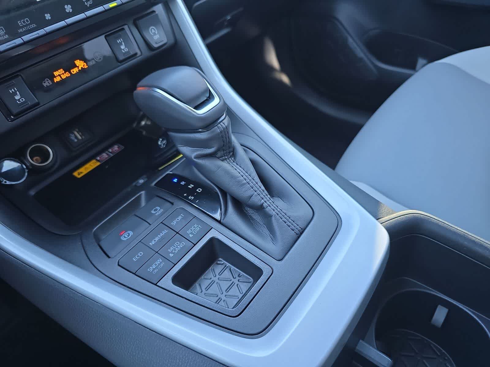 Thumbnail: 2025 Toyota RAV4 - 25